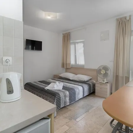 Awesome In With Kitchen דירה